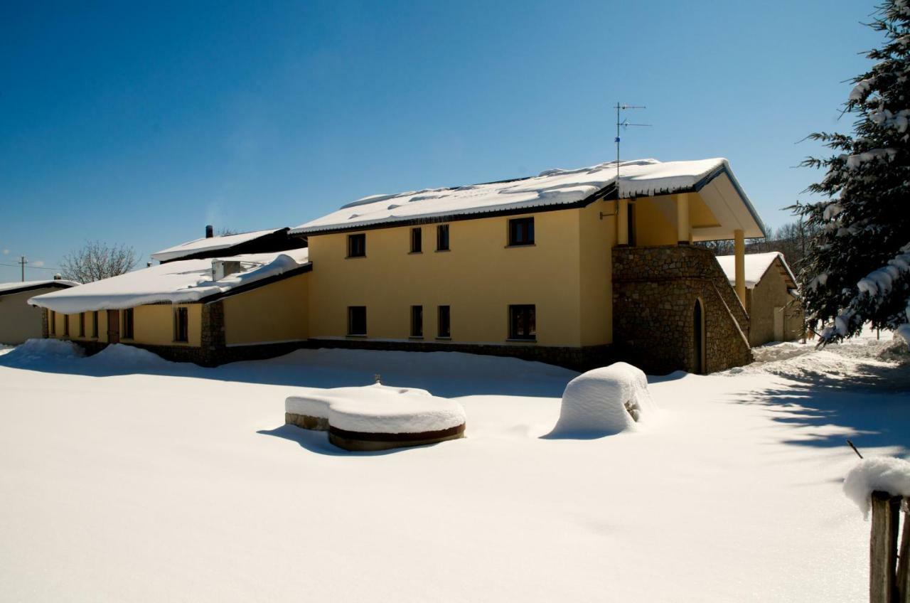 Agriturismo Fiorella Camigliatello Silano Bagian luar foto